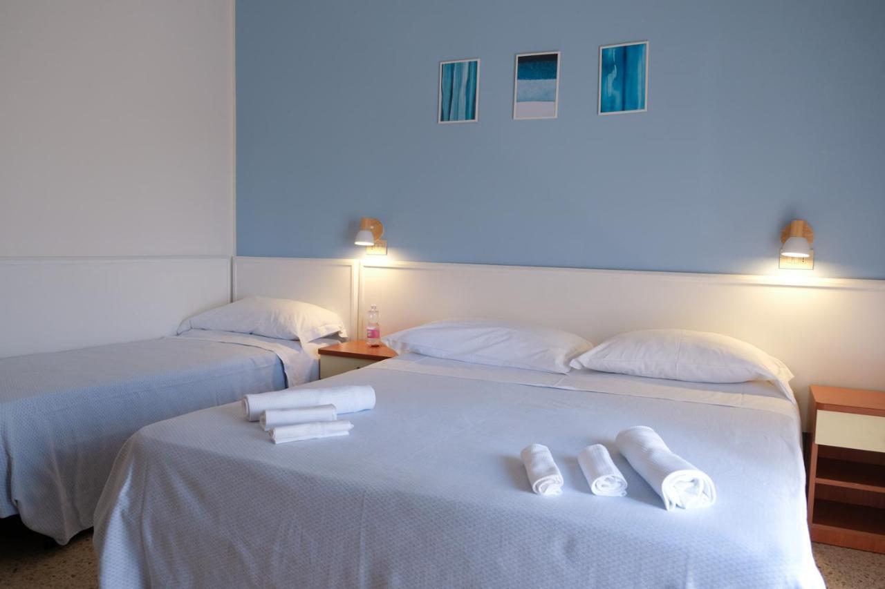 Hotel Vienna Cervia Esterno foto