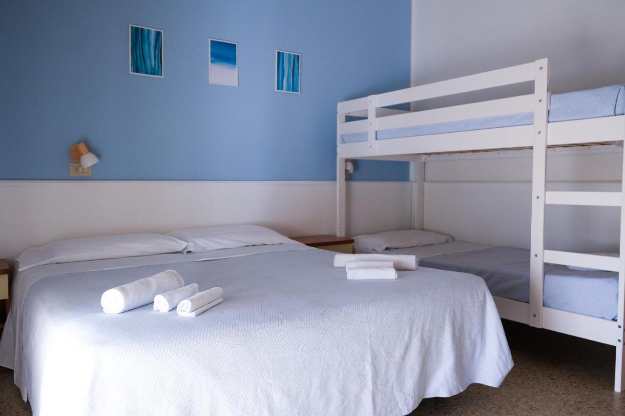 Hotel Vienna Cervia Esterno foto