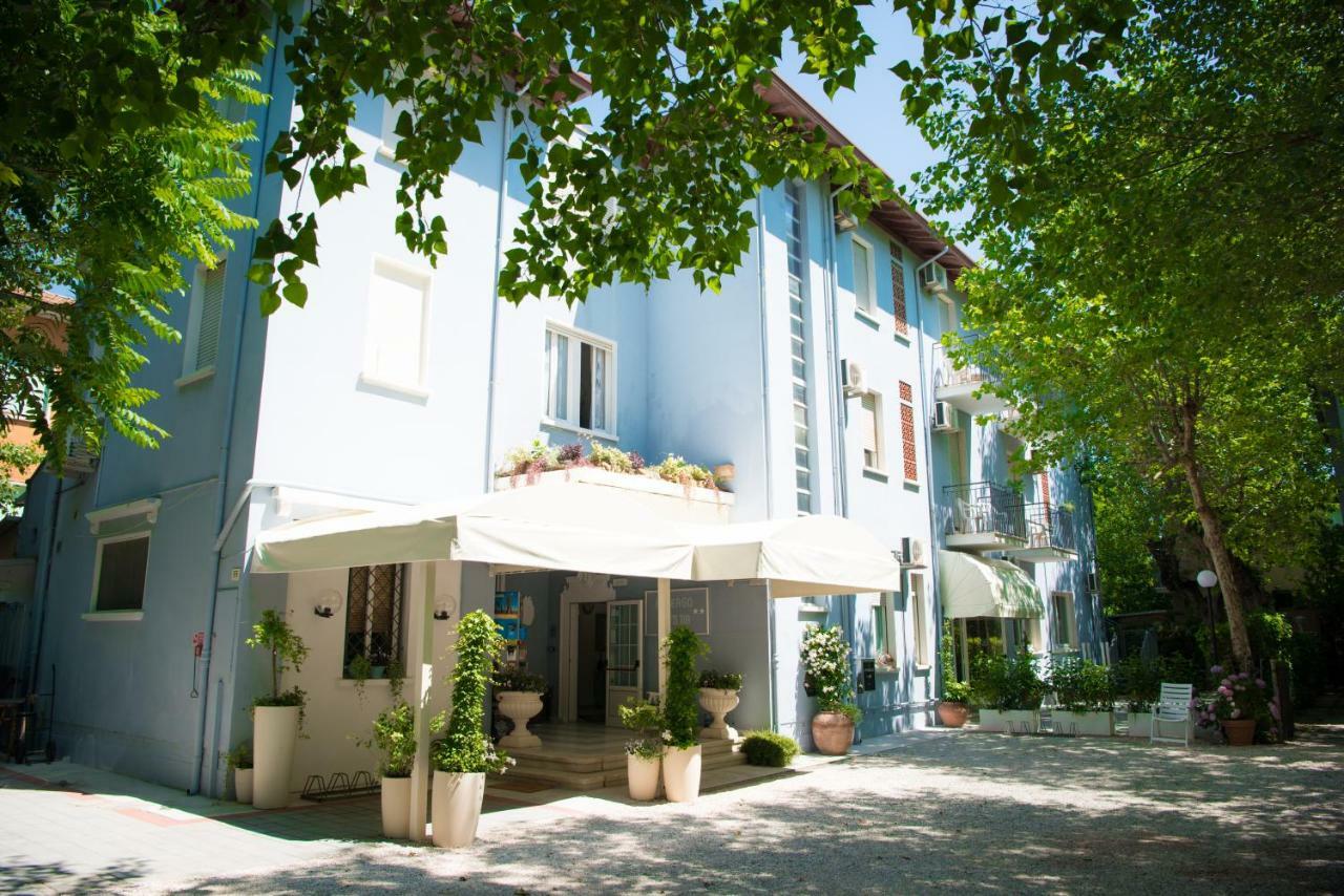 Hotel Vienna Cervia Esterno foto